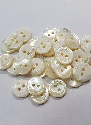 Пуговица ракушка 2 прокола d-13мм молочная - в интернет-магазине тканей Тессутидея арт. F-5277