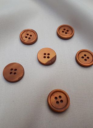 Пуговица ракушка 4 прокола d-14мм терракотовая - в интернет-магазине тканей Тессутидея арт. F-3918