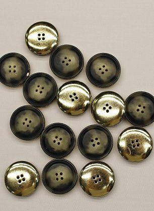 Пуговица пластик 4 прокола d-26мм серо-молочная с золотым бортиком - в интернет-магазине тканей Тессутидея арт. F-6877