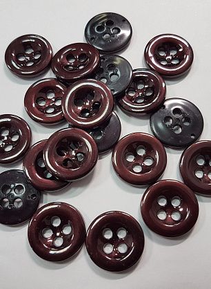 Пуговица пластик 4 прокола d-22мм темно-бордовая - в интернет-магазине тканей Тессутидея арт. F-5475