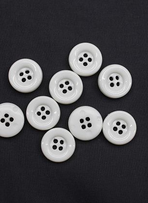 Пуговица пластик 4 прокола d-15мм белая с ободком - в интернет-магазине тканей Тессутидея арт. F-6534