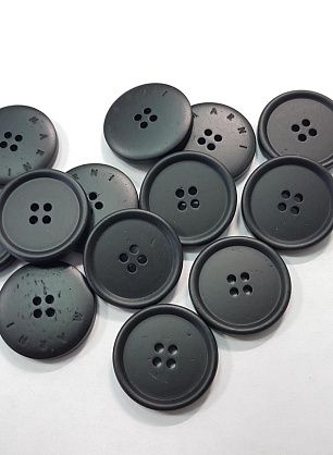 Пуговица ракушка 4 прокола d-25мм черная MARNI - итальянские ткани Тессутидея.