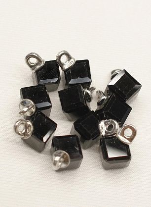 Пуговица стеклянная на ножке d-10мм черный куб - в интернет-магазине тканей Тессутидея арт. F-6590