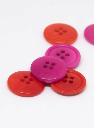 Пуговица пластик 4 прокола d-16мм розовая, оранжевая - в интернет-магазине тканей Тессутидея арт. F-4614