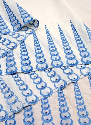 Шитье (н) голубая вышивка на айвори ш-80см - в интернет-магазине тканей Тессутидея арт. 01-5400