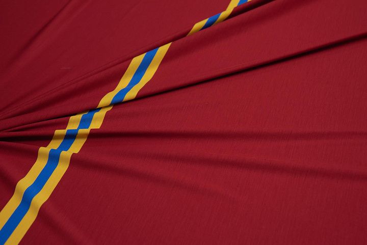 Трикотаж шерсть (н) сине-желтые полосы на темно-красном - итальянские ткани Тессутидея арт. 15-0993