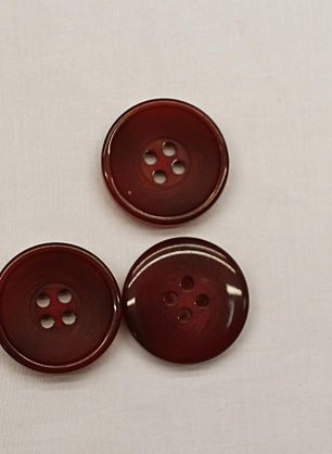 Пуговица пластик под рог 4 прокола d-23мм бордовая - в интернет-магазине тканей Тессутидея арт. F-6701