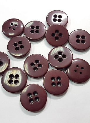 Пуговица пластик 4 прокола d-23мм бордовая - в интернет-магазине тканей Тессутидея арт. F-5497