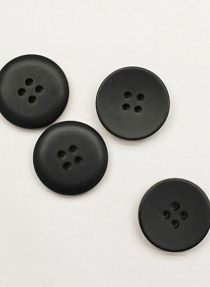 Пуговица пластик 4 прокола d-23мм черная матовая - в интернет-магазине тканей Тессутидея арт. F-6807
