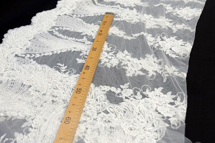 Кружевное полотно расшитое жемчугом и стеклярусом (о) айвори Elie Saab - итальянские ткани Тессутидея арт. 03-6244