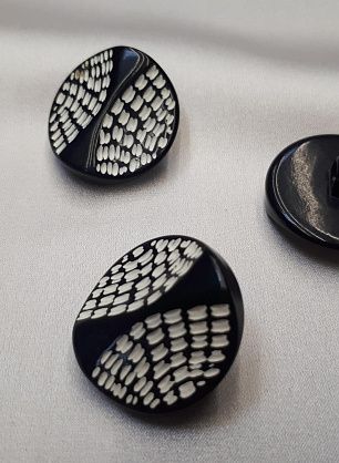 Пуговица пластик на ножке d-28мм черно-белая - итальянские ткани Тессутидея F-3838