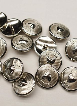 Пуговица металл серебро на ножке d-24мм с сердцем - в интернет-магазине тканей Тессутидея арт. F-6924