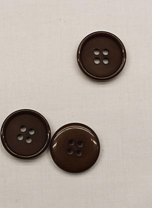 Пуговица пластик 4 прокола d-18мм коричневая - в интернет-магазине тканей Тессутидея арт. F-6834