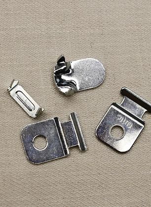 Крючок пробивной металл серебро - в интернет-магазине тканей Тессутидея арт. F-6445