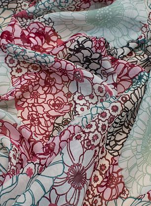 Шифон (н) черно-красно-зеленый цветочный орнамент на белом G.B.Valli - в интернет-магазине тканей Тессутидея арт. 02-9009