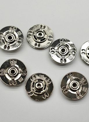 Кнопка металл серебро d-23мм  - в интернет-магазине тканей Тессутидея арт. F-7032