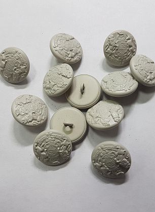 Пуговица металл на ножке d-18мм светло-серая с геральдикой - в интернет-магазине тканей Тессутидея арт. F-5173