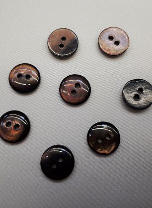 Пуговица ракушка 2 прокола d-12мм коричневая - в интернет-магазине тканей Тессутидея арт. F-3968