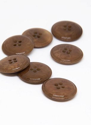 Пуговица пластик 4 прокола d-22-24мм бежево-коричневая - в интернет-магазине тканей Тессутидея арт. F-4675
