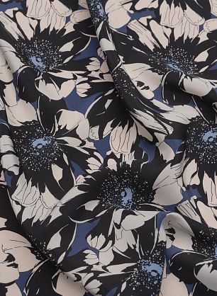 Крепдешин (н) черно-белый цветочный рисунок на синем - в интернет-магазине тканей Тессутидея арт. 10-2916