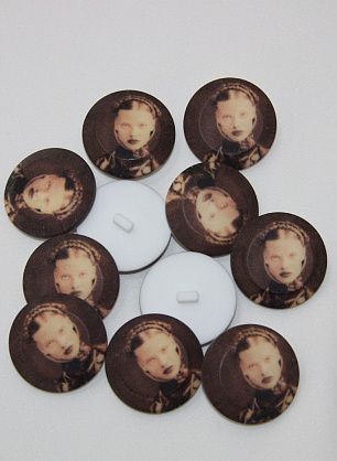 Пуговица пластик на ножке портрет d-34mm  - в интернет-магазине тканей Тессутидея арт. F-2529