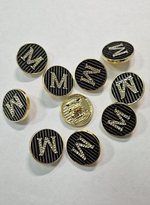 Пуговица металл золото эмалированная на ножке d-17мм буква "М" из страз на черном - в интернет-магазине тканей Тессутидея арт. F-5726