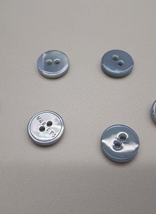 Пуговица ракушка 2 прокола d-12мм голубая именная - в интернет-магазине тканей Тессутидея арт. F-3962