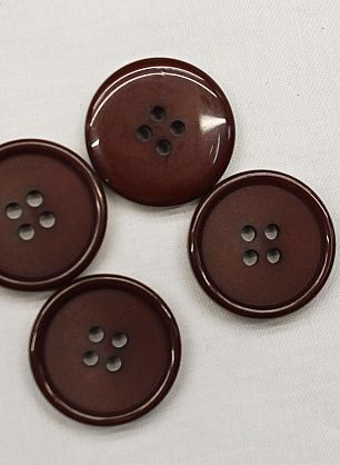 Пуговица пластик 4 прокола d-23мм темно-бордовая - в интернет-магазине тканей Тессутидея арт. F-6822