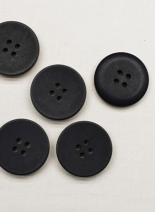 Пуговица пластик 4 прокола d-25мм темно-синяя матовая - в интернет-магазине тканей Тессутидея арт. F-6801