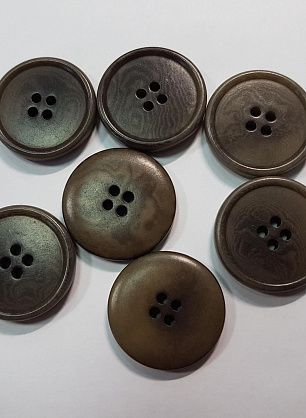 Пуговица пластик 4 прокола d-26мм коричневая - в интернет-магазине тканей Тессутидея арт. F-5520