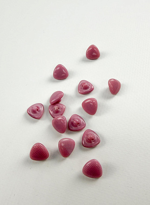 Пуговица треугольная стеклянная на ножке d-12мм розовая - итальянские ткани Тессутидея.