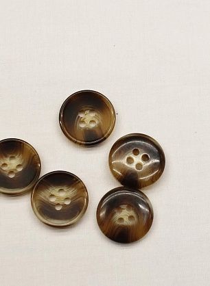 Пуговица пластик под рог 4 прокола d-18мм коричнево-бежевая - в интернет-магазине тканей Тессутидея арт. F-6708