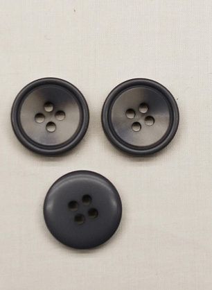 Пуговица пластик 4 прокола d-18мм серая - в интернет-магазине тканей Тессутидея арт. F-6698