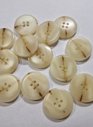 Пуговица костюмная пластик 4 прокола d-28мм молочная с коричневыми вкраплениями  - в интернет-магазине тканей Тессутидея арт. F-5922