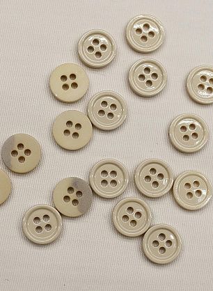 Пуговица ракушка 4 прокола d-10мм светло-бежевая - в интернет-магазине тканей Тессутидея арт. F-6863