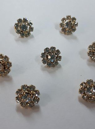 Пуговица металл золото на ножке d-11мм цветок из страз Swarovski - в интернет-магазине тканей Тессутидея арт. F-4134