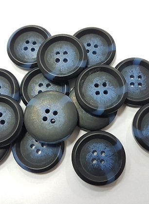 Пуговица пластик 4 прокола d-28мм сине-черная - в интернет-магазине тканей Тессутидея арт. F-5099