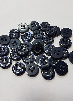 Пуговица пластик 4 прокола d-10мм темно-синяя - в интернет-магазине тканей Тессутидея арт. F-4800