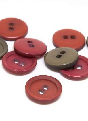 Пуговица пластик 2 прокола d-22мм оранжево-коричневая, бордовая, хаки - в интернет-магазине тканей Тессутидея арт. F-4667