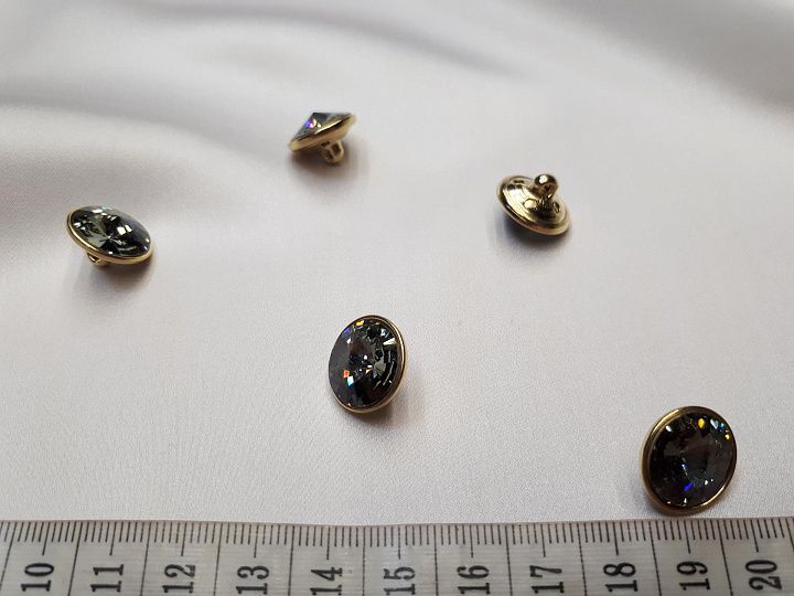 Пуговица металл золото на ножке с крупным серым стразом Swarovski d-16мм  - итальянские ткани Тессутидея арт. F-3899
