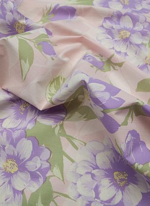 Плательная (н) крупный сиренево-зеленый цветочный орнамент на светло-розовом - в интернет-магазине тканей Тессутидея арт. 01-4501