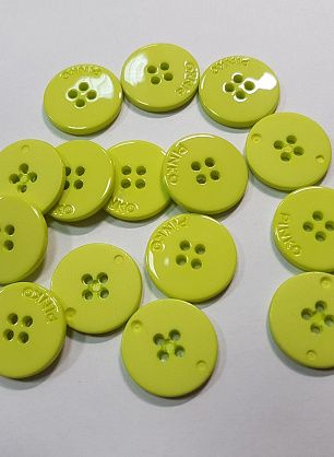 Пуговица пластик 4 прокола d-20мм ярко-желтая Pinko - в интернет-магазине тканей Тессутидея арт. F-5448