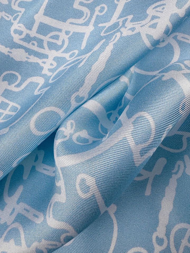 Шелк твил (н) белый рисунок на светло-голубом - итальянские ткани Тессутидея арт. 10-4869