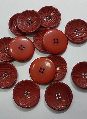 Пуговица пластик 4 прокола d-27мм терракотовая с растительным рисунком - в интернет-магазине тканей Тессутидея арт. F-5203