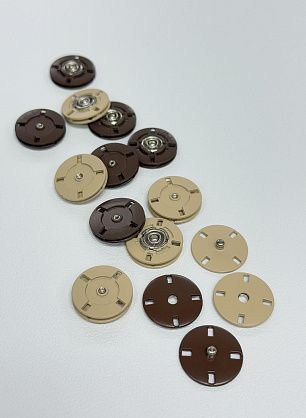 Кнопка металл пришивная d-18-21мм бежевая, коричневая - в интернет-магазине тканей Тессутидея арт. F-6651