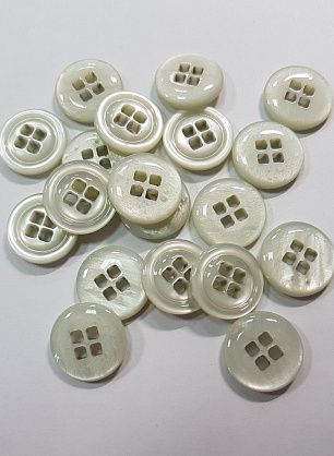 Пуговица пластик 4 прокола d-14мм бело-бежевая перламутровая - в интернет-магазине тканей Тессутидея арт. F-5594