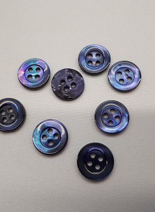 Пуговица ракушка 4 прокола d-11-12мм синяя с ободком - в интернет-магазине тканей Тессутидея арт. F-3970