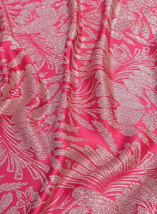 Шелк с люрексом (н) серебряный цветочный рисунок на темно-розовом - в интернет-магазине тканей Тессутидея арт. 10-2399