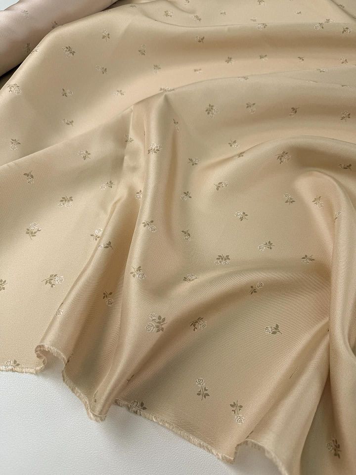 Шелк твил (н) мелкий цветочнай рисунок на бежевом - итальянские ткани Тессутидея арт. 10-4871