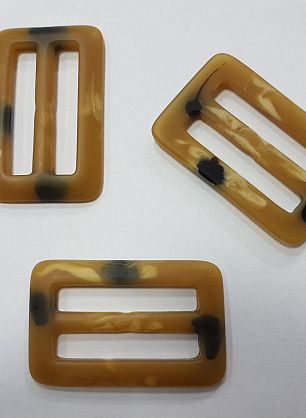 Пряжка пластик ш-4,5см бежевая с вкраплениями - итальянские ткани Тессутидея F-5094